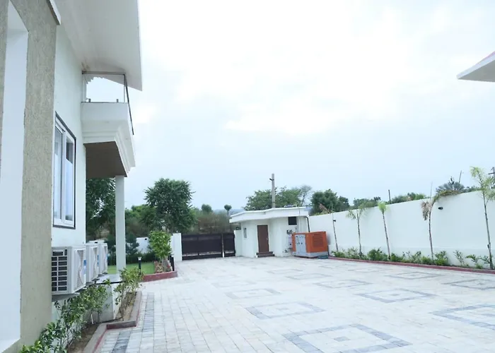 Raj Farms Luxury Villa And Private Pool Near Kukus Jaipur